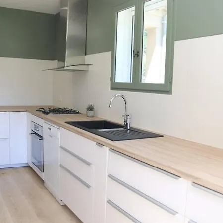 Vila Spacieuse En Ardeche Avec Piscine , En Bord De Riviere Chirols