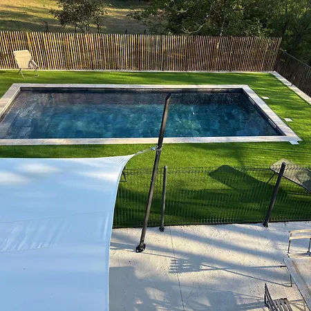 Spacieuse En Ardeche Avec Piscine , En Bord De Riviere Chirols