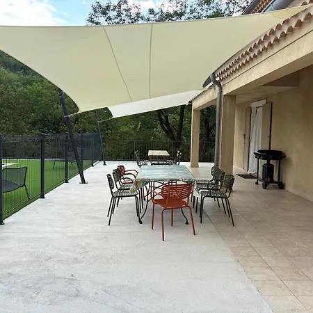 Spacieuse En Ardeche Avec Piscine , En Bord De Riviere Chirols